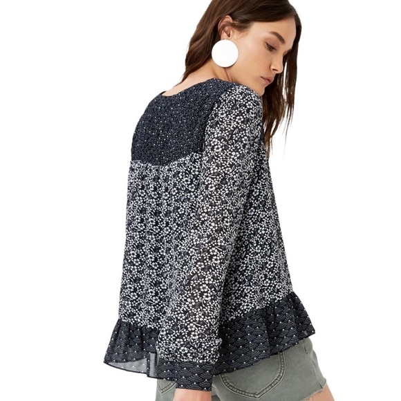 Tularosa Harrison Boho Navy & White Tassel Tie Printed Top - Picture 2 of 14